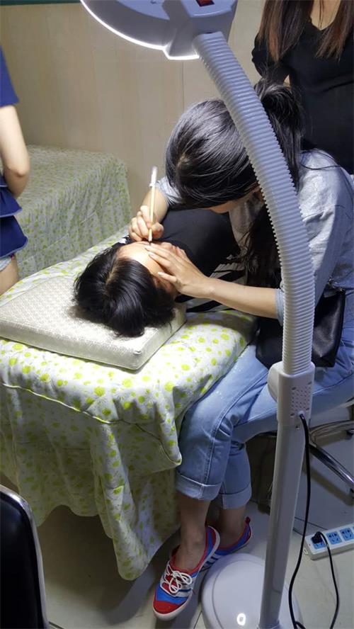 專(zhuān)業(yè)難怎么辦？唐山美容學(xué)校名師指導(dǎo)助你成功！