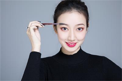 怎么才能學(xué)好化妝？   