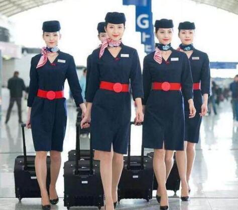 空姐上下飛機為什么要拉著箱子？廊坊空乘學校為你解答