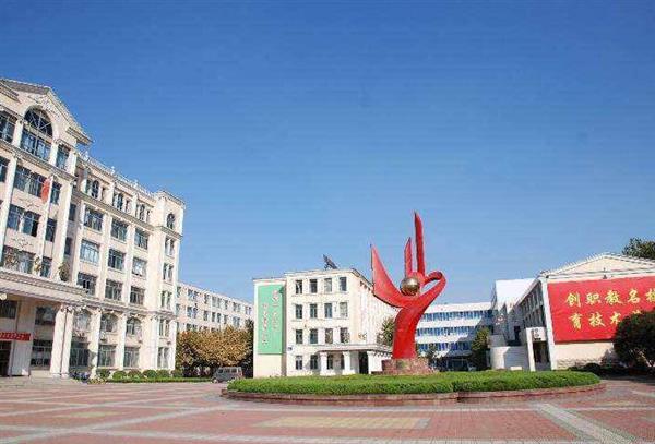 青島中魯中等專業(yè)學校校址在哪兒？如何報名？