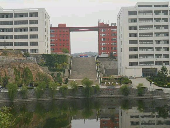 為什么選擇青島恒星科技學院？