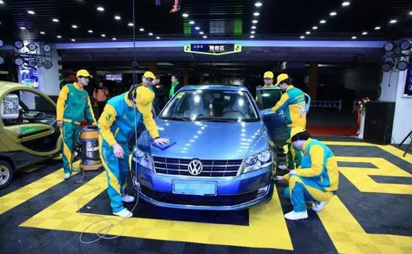 想學(xué)汽車運(yùn)用與維修專業(yè)？就選邢臺汽修服裝學(xué)校！